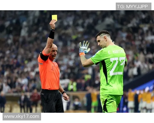 意媒报道肇事门将马丁内斯正在接受检查情绪仍然震惊不已