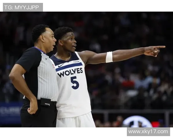 爱德华兹末节发力拿下7分全场24投仅中7三分球表现不佳 爱德华兹末节发力拿下7分全场24投仅中7三分球表现不佳