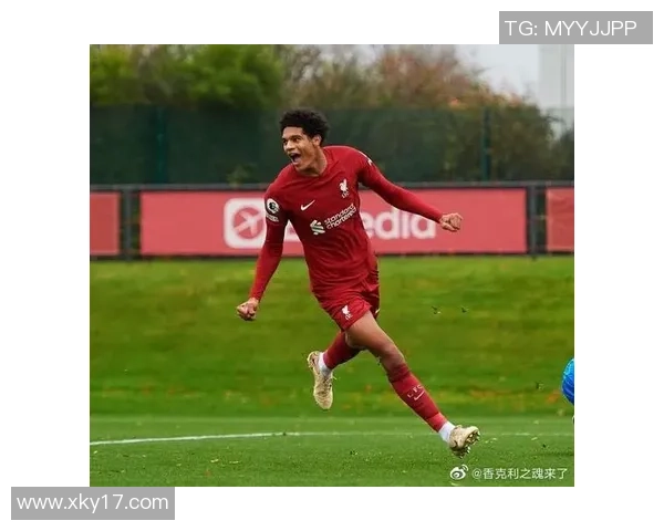 宽萨首秀成英格兰队史第1297位球员荣获纪念帽子庆祝新里程碑