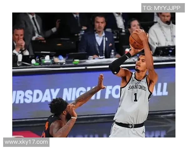 米奇分析文班下半场防守表现显著提升覆盖范围决定比赛走势