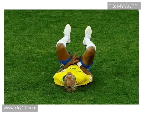 内马尔遭遇无接触拉伤痛苦倒地队医紧急救治后顽强回归赛场