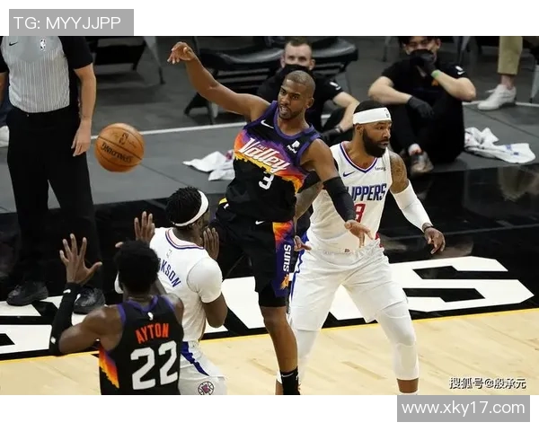 曾经的船长保罗回归首战表现平平仅得4分并送出4次助攻