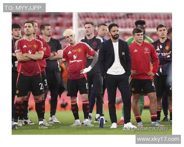 舍伍德认为曼联应关注健康的范德芬签约机会，众多球队也在关注他