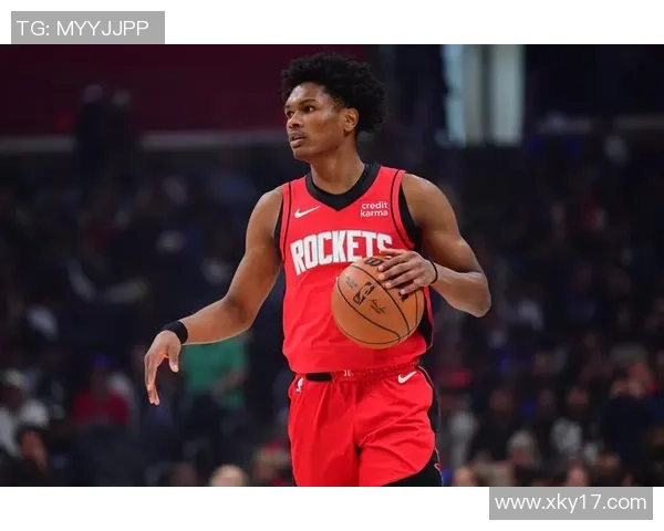 阿门汤普森分享投篮心得:面对防守勇于尝试中投和抛投的训练之路 阿门汤普森分享投篮心得:面对防守勇于尝试中投和抛投的训练之路