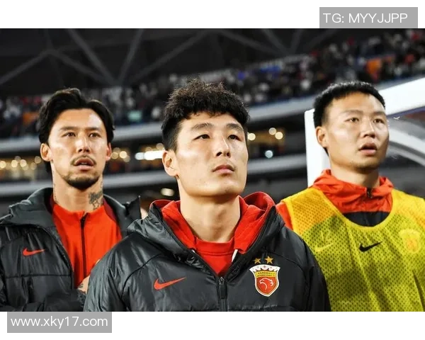 上海市足协热烈祝贺海港队在上海足球史上创造辉煌成就的壮丽篇章